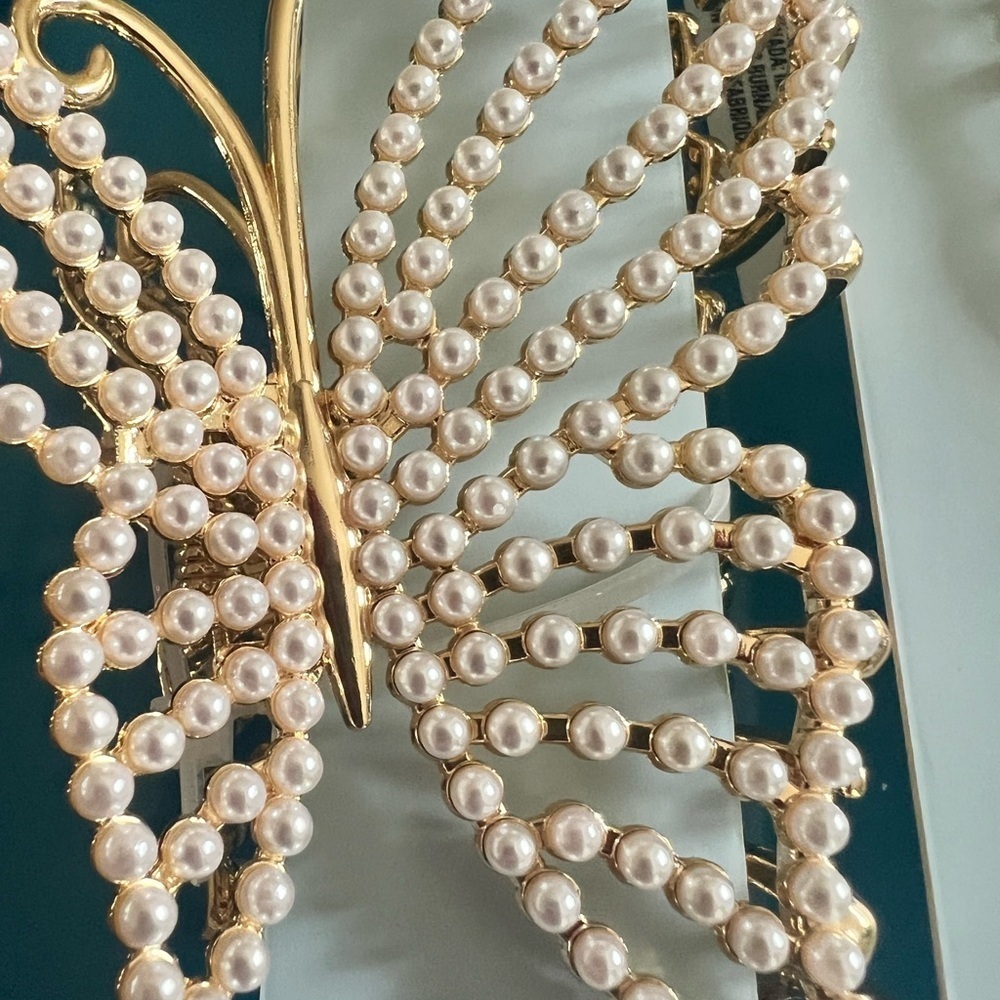 NEW Sunday State gold and faux pearl butterfly hair clips claws Large 2 pack - Picture 7 of 9